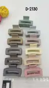 A variety of new small and medium-sized claw plate hair clips and gripper tips in the Korean InS-style elastic paint Application Scenario